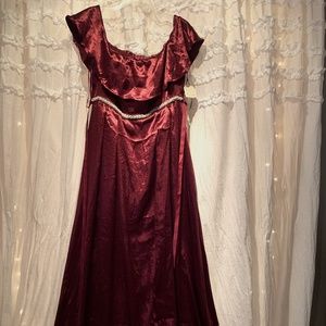 BEAUTIFUL Bridesmaids Burgundy Dress